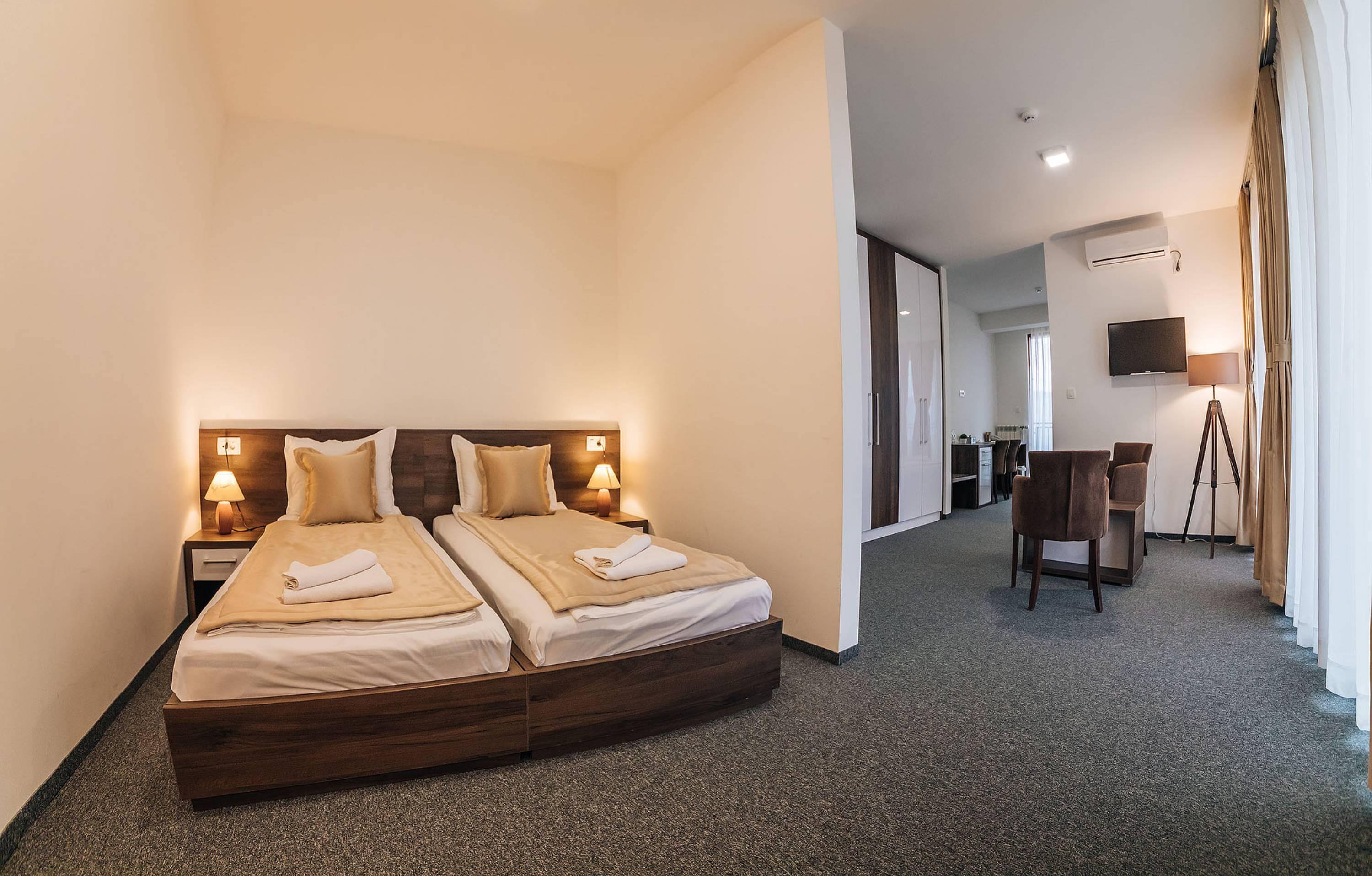 Hotel Sokoline Mandici Екстер'єр фото